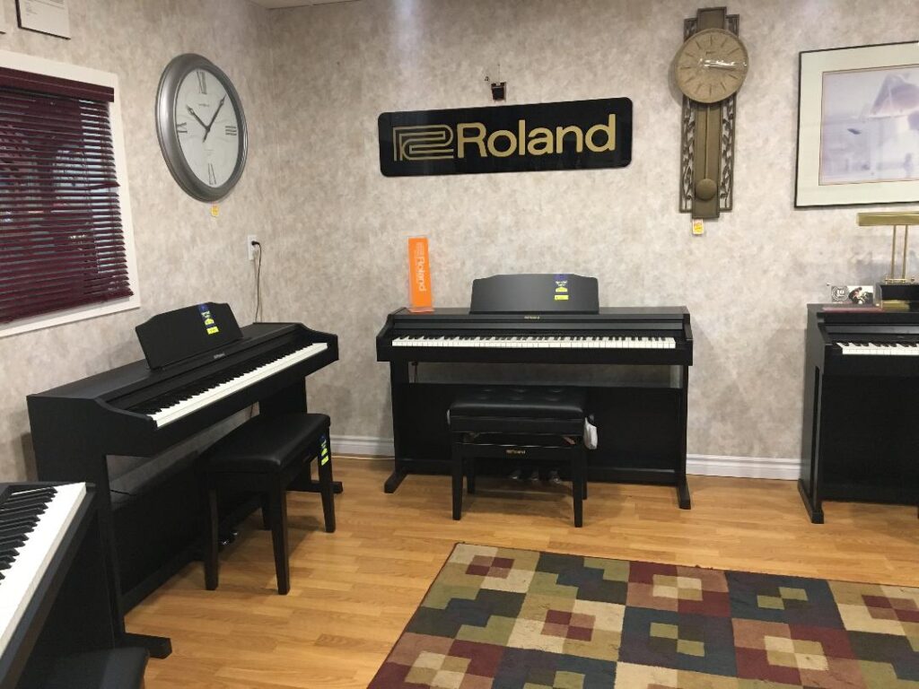 Upright - Grand - Pianos Grand piano sin showroom