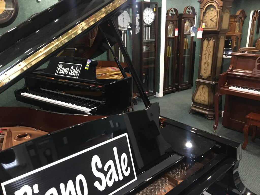 Upright - Grand - Pianos Grand piano sin showroom